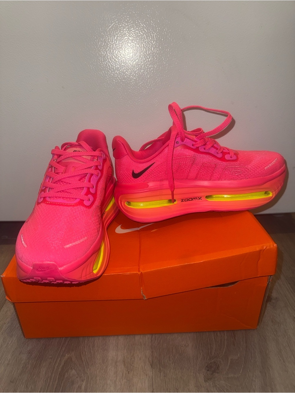 Nike Zoom vomero Bright Pink yellow 6.5